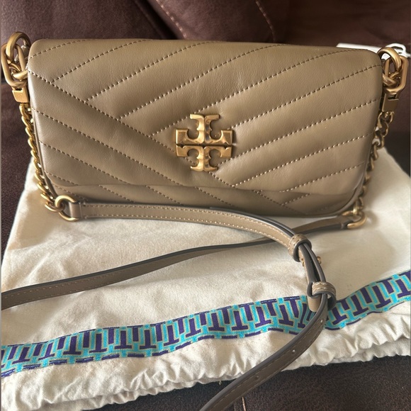 Kira Small Chevron-Quilt Flap Shoulder Bag Sand color - Picture 6 of 6